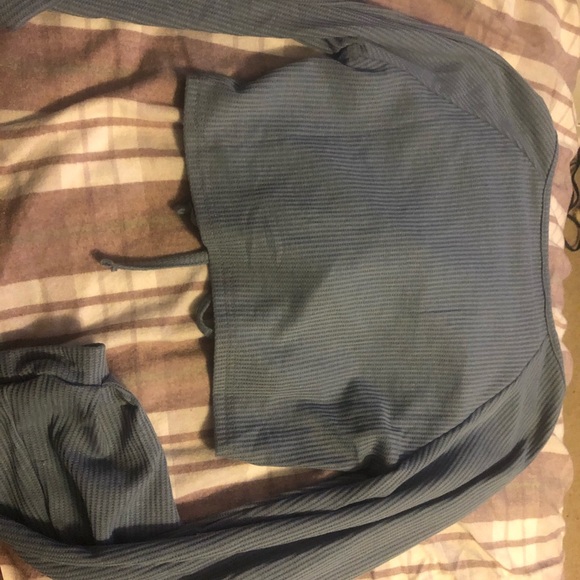 blue long sleeve crop top - Picture 3 of 3